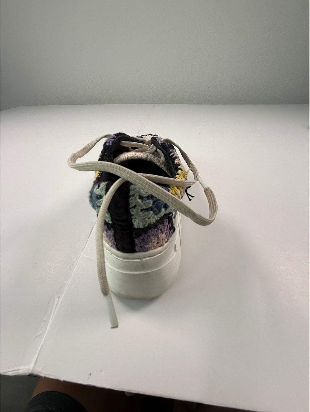 Free People "Catch ME IF YOU CAN" Crochet Sneakers Size 8 - Picture 3 of 8